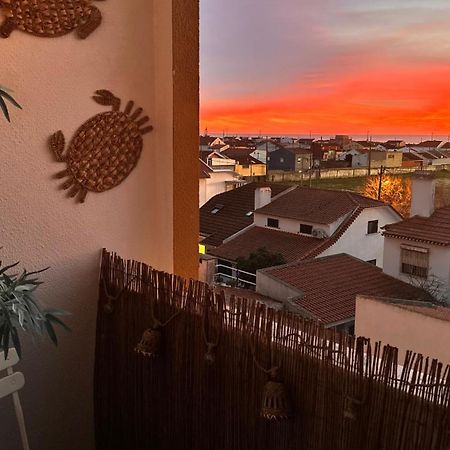 1-Bedroom Sea View Apartment With Private Balcony Costa Da Caparica, Just 5 Minutes From The Beach كوستا دا كاباريكا المظهر الخارجي الصورة