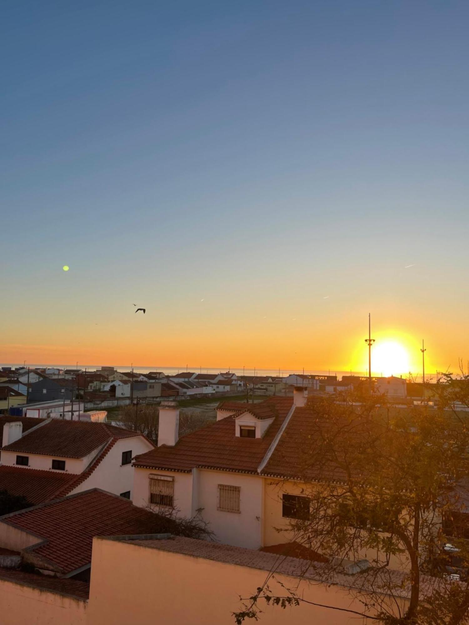 1-Bedroom Sea View Apartment With Private Balcony Costa Da Caparica, Just 5 Minutes From The Beach كوستا دا كاباريكا المظهر الخارجي الصورة