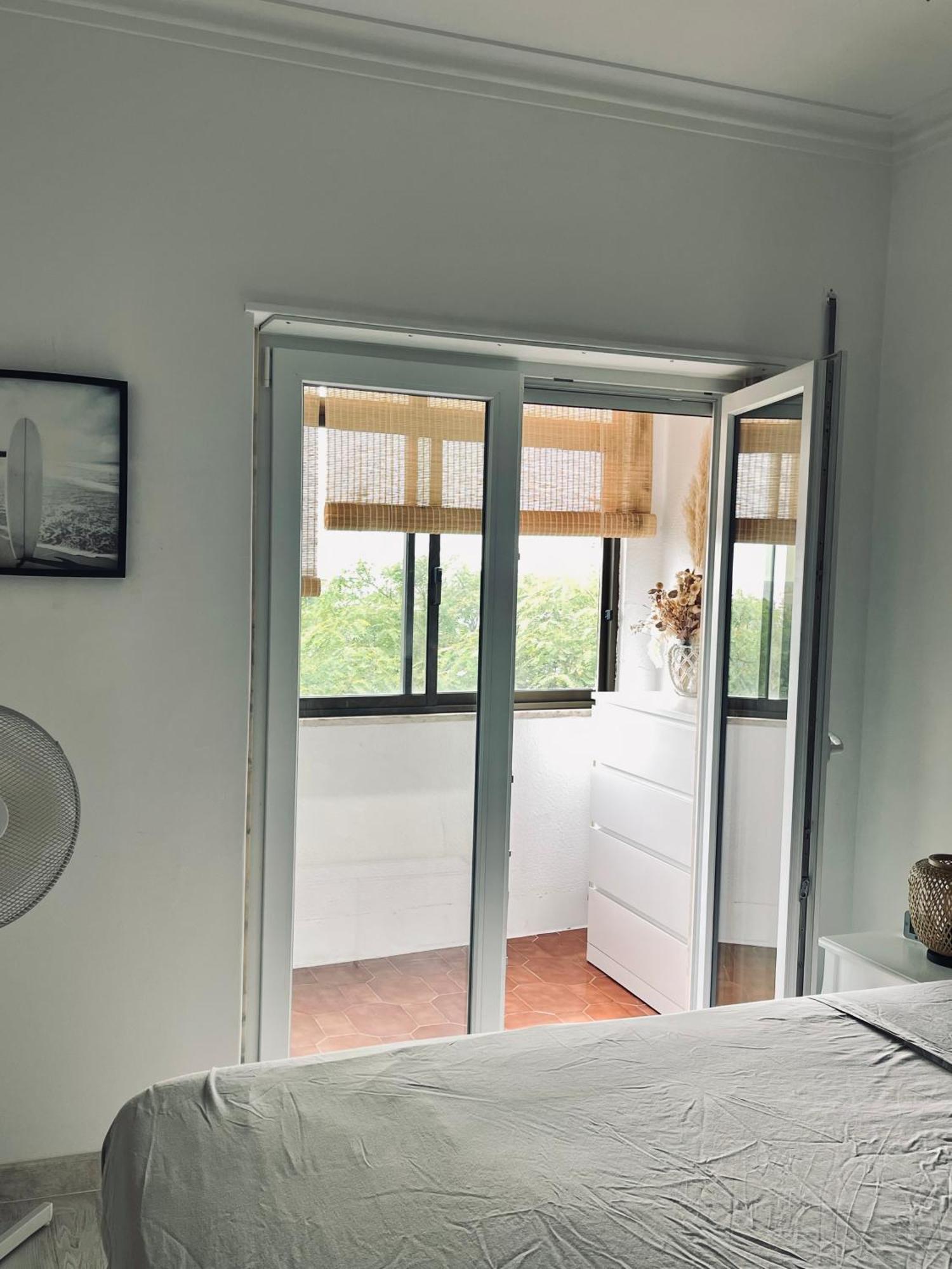 1-Bedroom Sea View Apartment With Private Balcony Costa Da Caparica, Just 5 Minutes From The Beach كوستا دا كاباريكا المظهر الخارجي الصورة